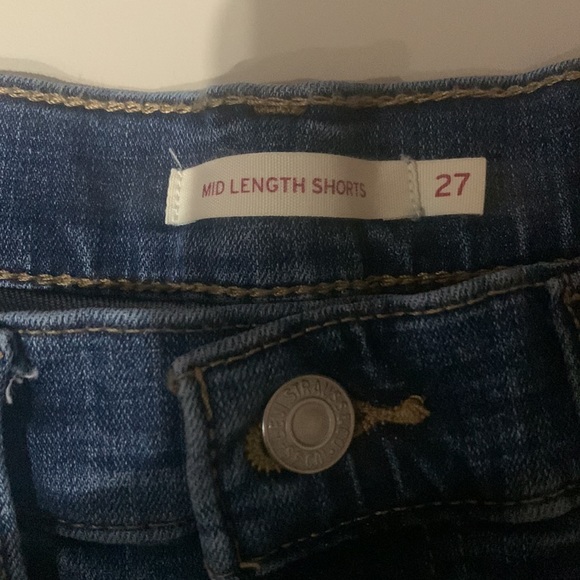 Levi’s mid length shorts. Size 27. Like new. - Picture 3 of 5